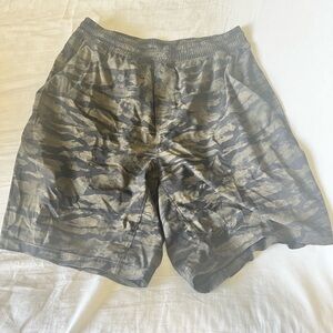 Lululemon Pacebreaker shorts, camo, size Large